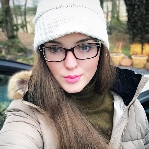 Meet your Posher, Danielle - Picture 1 of 1